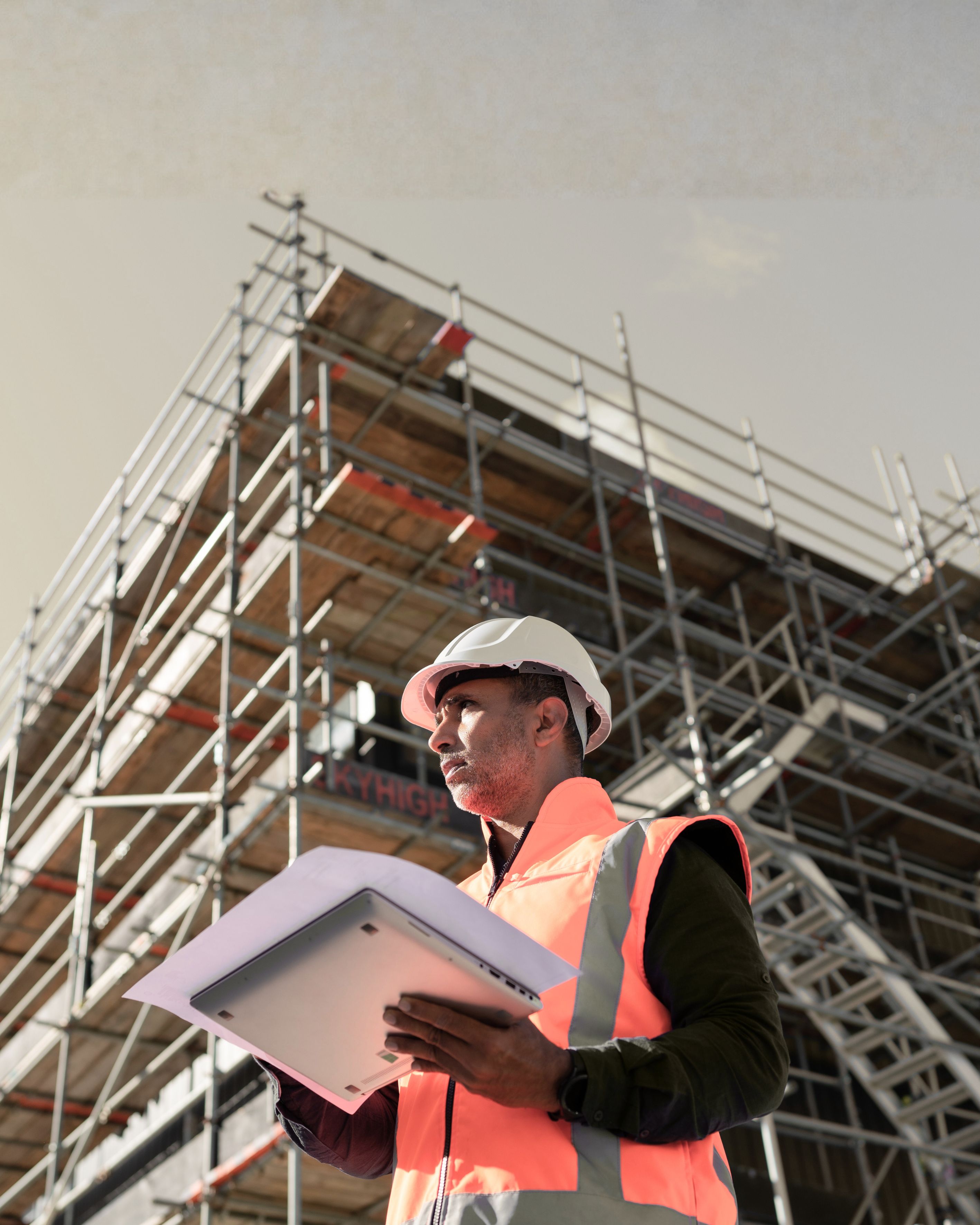 Engenheiro em canteiro de obras